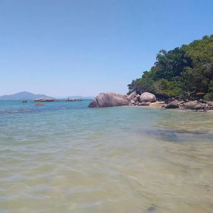 Praia Tranquila Para Descansar Zimbros Bombinhas Brazília